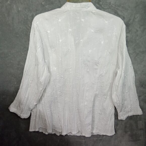 Unbranded Womens Medium White 3/sleeve‎ Buton Up Blouse Floral - Picture 9 of 16